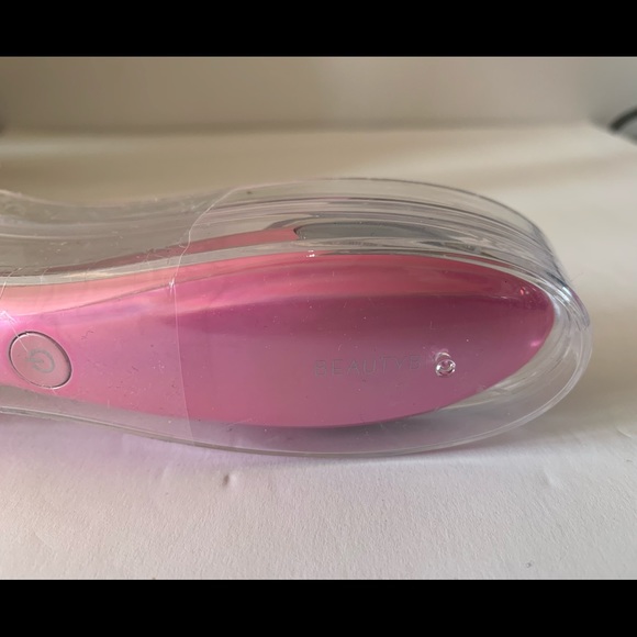 Beauty Bio Glo pro microneedling device. Battery operated new in box - Picture 8 of 11